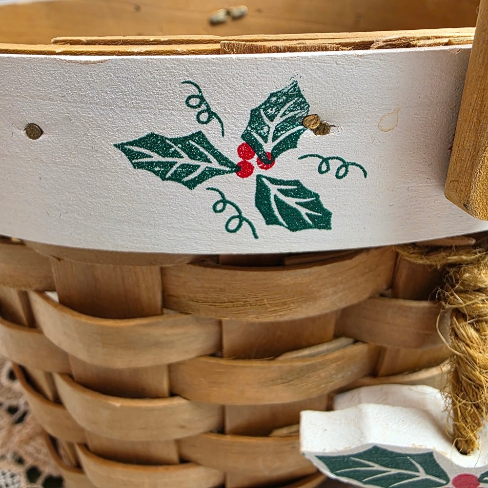 Small Woven Holiday Basket Holly Berry Christmas Country Handle White Green Red - Picture 3 of 7